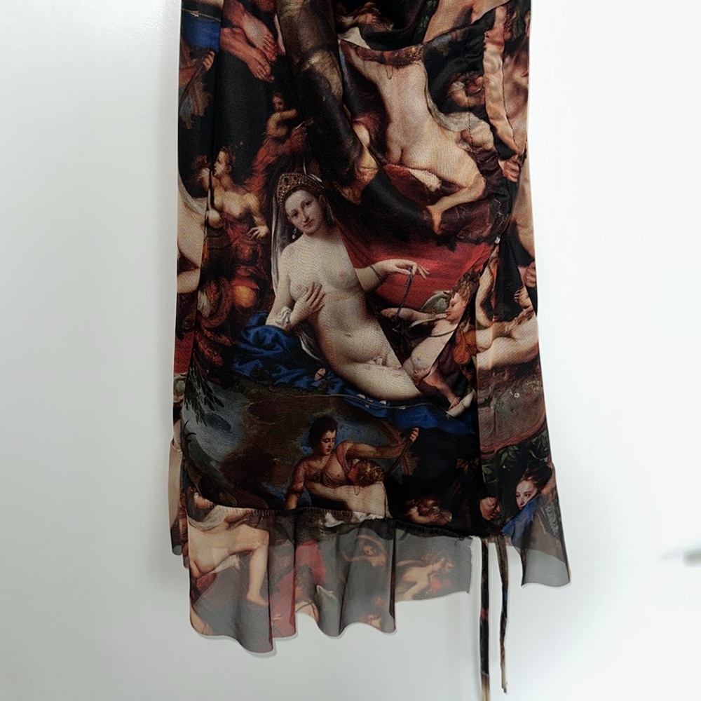 PrettyLittleThing Renaissance Print Mini Dress - Picture 6 of 6